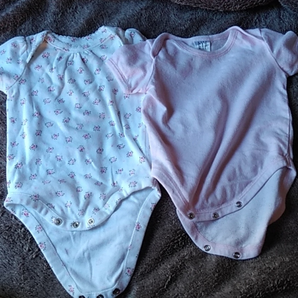 Baby gap onesies